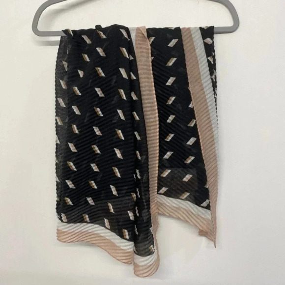 Ann Taylor Accessories - Ann Taylor Pleated Geometric Scarf Black Tan